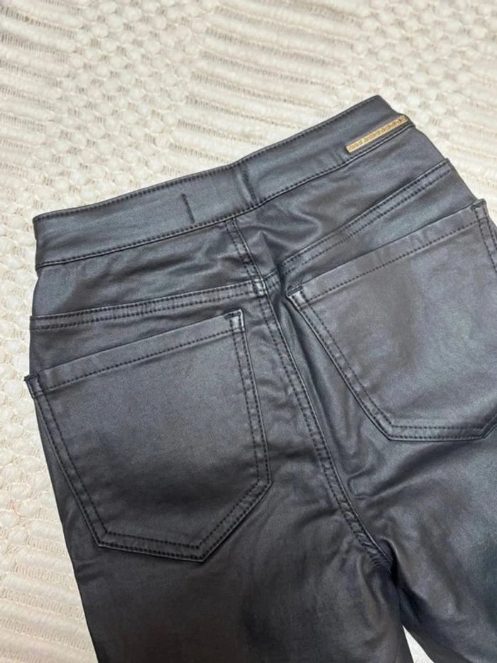 Pantalon femme en simili cuir - photo numéro 2
