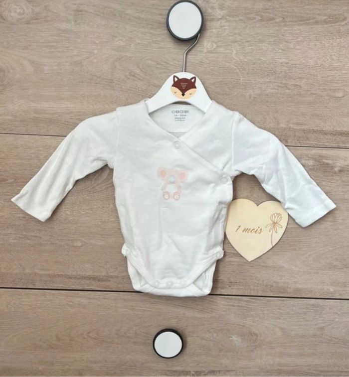 Lot 3 bodies manches longues bébé fille 1 mois – Obaibi– Neuf - photo numéro 6