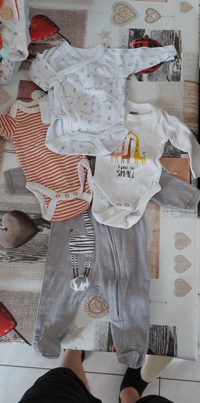 Lot naissance 0 mois et 1 mois - photo numéro 2