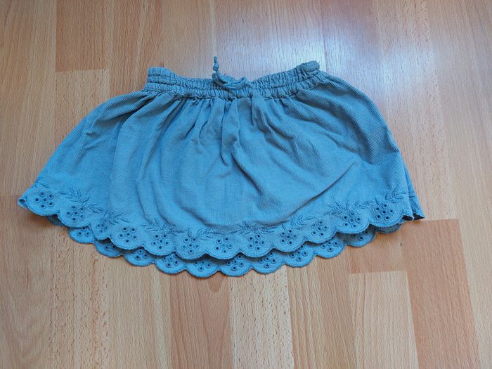 Lot 7 pièces filles très bon état : pulls, legging et jupe 18 mois - 80 cms - photo numéro 8