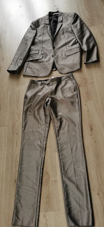 Costume gris clair
