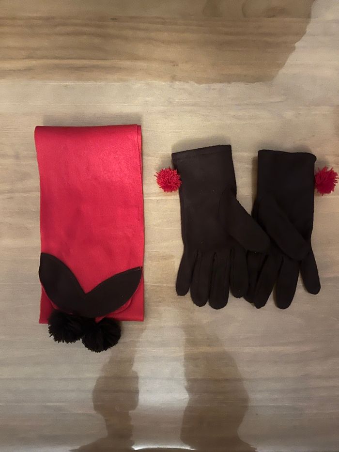 Écharpe rouge et paire de gants marrons Yves Rocher  NEUFS