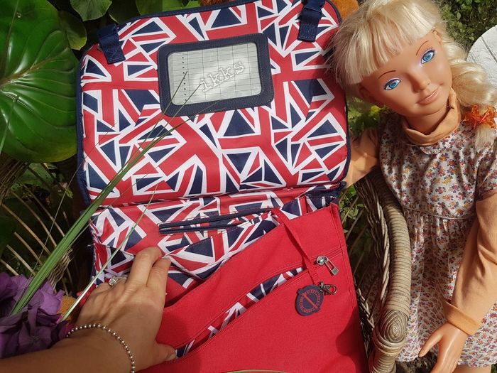 Cartable IKKS thème anglais + trousses british Freegun et écossais ou cuir + Big Pack Bic + ciseaux - photo numéro 5
