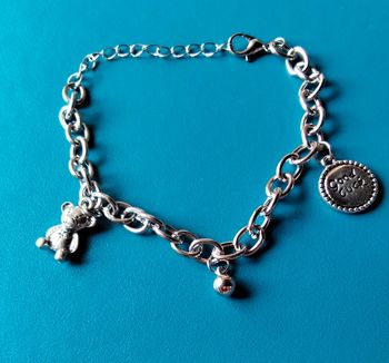 Petit bracelet acier inoxydable. Avec pampilles.