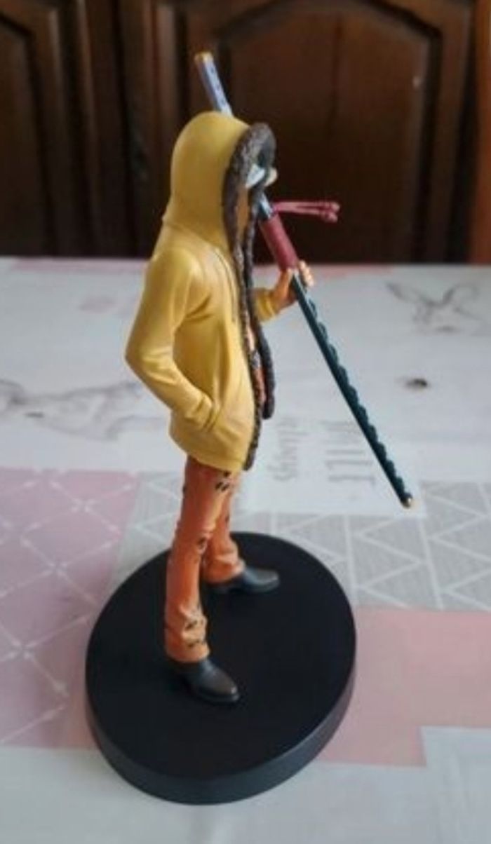 Figurine one piece trafalga law officielle - photo numéro 3