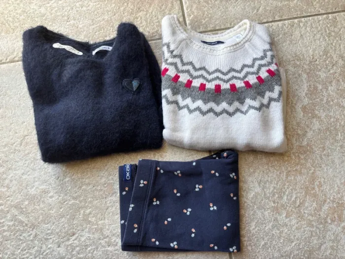 2 pulls Okaidi et 1 legging Okaidi 6 ans
