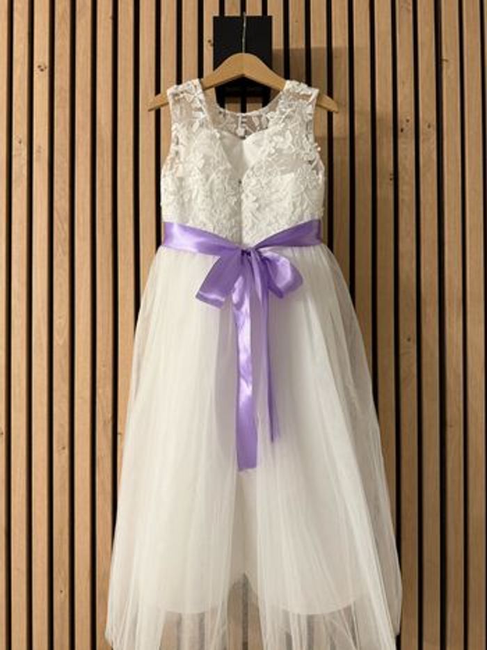 Lot robe blanche cérémonie 6 ans + ruban satin violet+ couronne de fleurs - photo numéro 5
