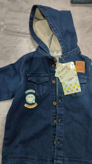 Jolie veste en jean taille 23mois