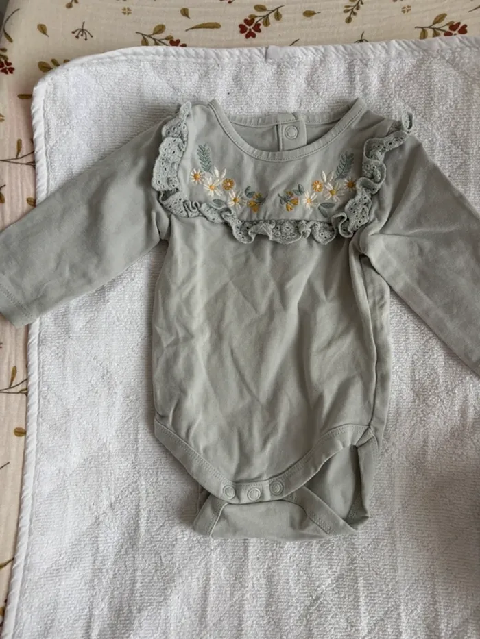 Ensemble vert d’eau bébé fille taille 1 mois - photo numéro 3