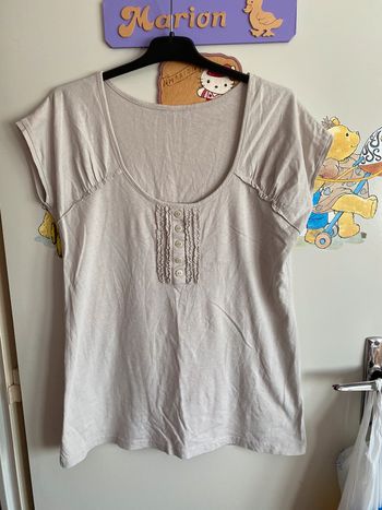 Tee shirt à manches courtes, taille 40, marque Kiabi.