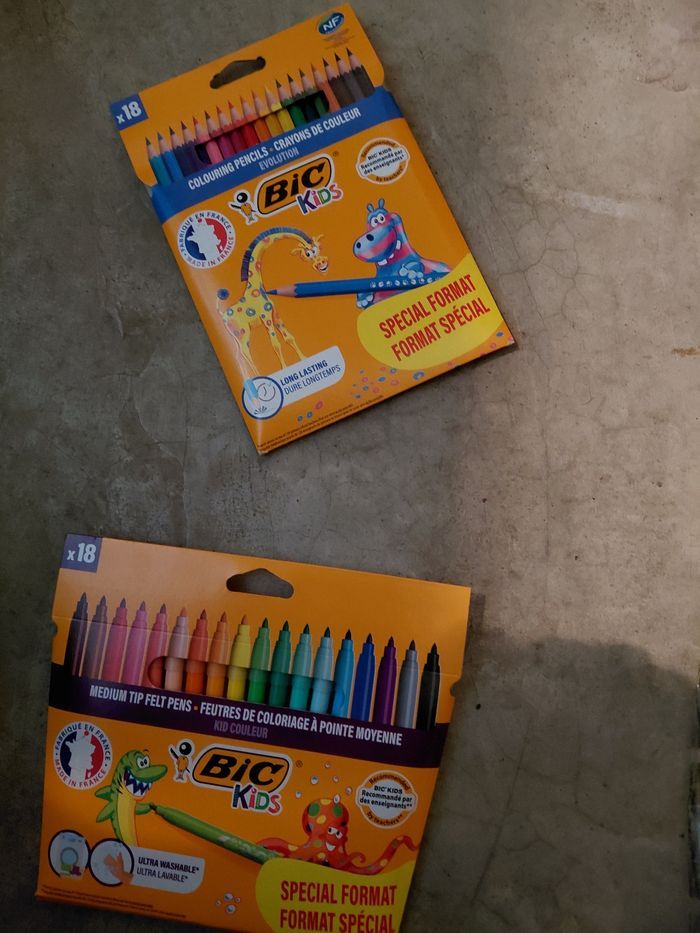 4 paquets de crayons et 4 paquets feutres marqueurs de la marque bic