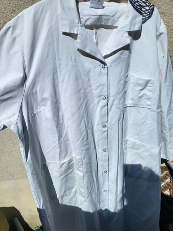 Blouse taille 5 qq taches qui partiront