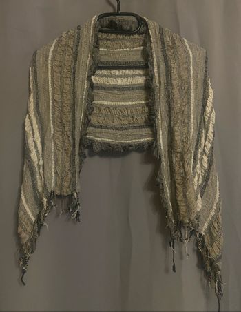 Écharpe rayée noire,blanche et beige