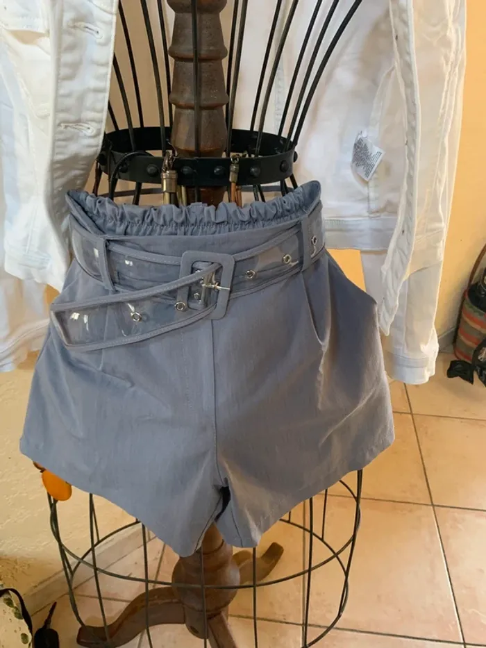 Shorts bleu ciel gris et beige taille M - photo numéro 3