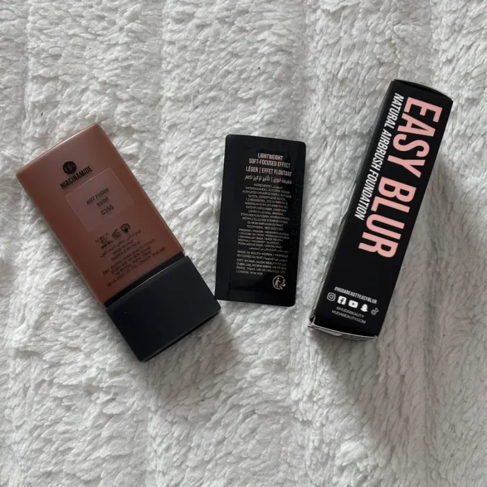 Font de teint - Easy Blur - Hot Fudge 550R - Huda beauty - photo numéro 2