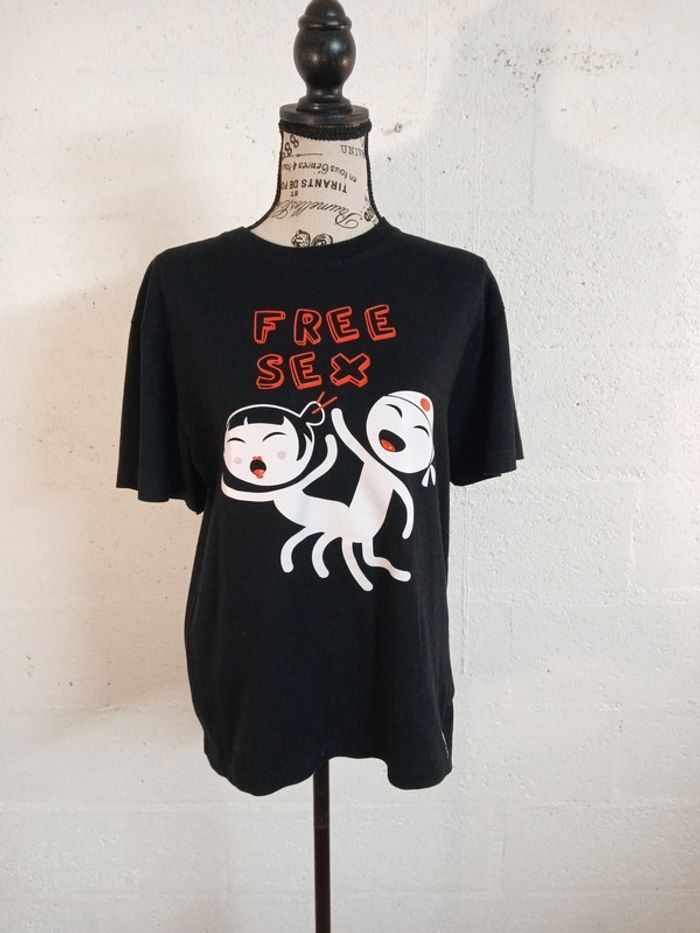 T-shirt noir Kujira Free S.. Taille M Très bon état - photo numéro 3