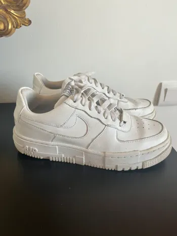 Basket Nike air force blanche 38,5