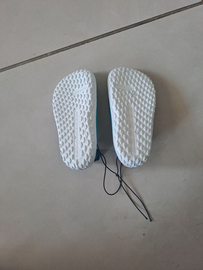 Chaussures aquatiques decathlon tribord neuve taille 20-21 - photo numéro 2