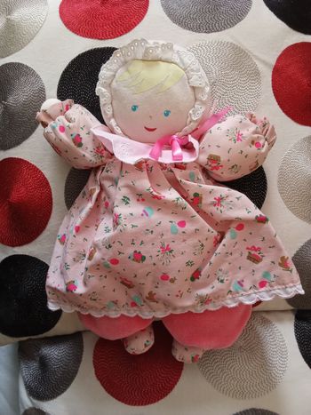 doudou poupée Corolle framboise rose de 1999  chiffon tissu toile fleurs fleur floral liberty visage peint d'occasion ref 00175