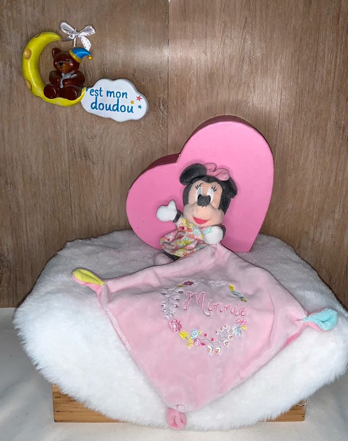 DY280 doudou minnie disney