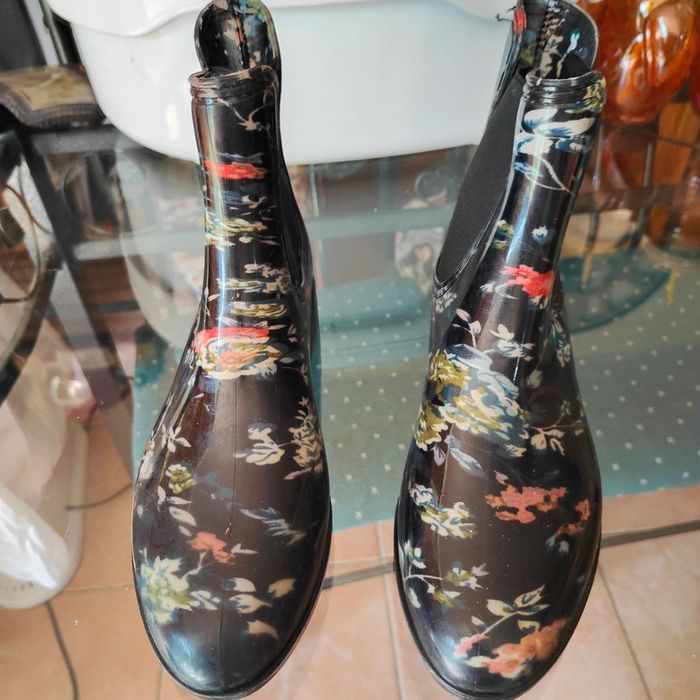Bottines caoutchouc fleuries taille 39