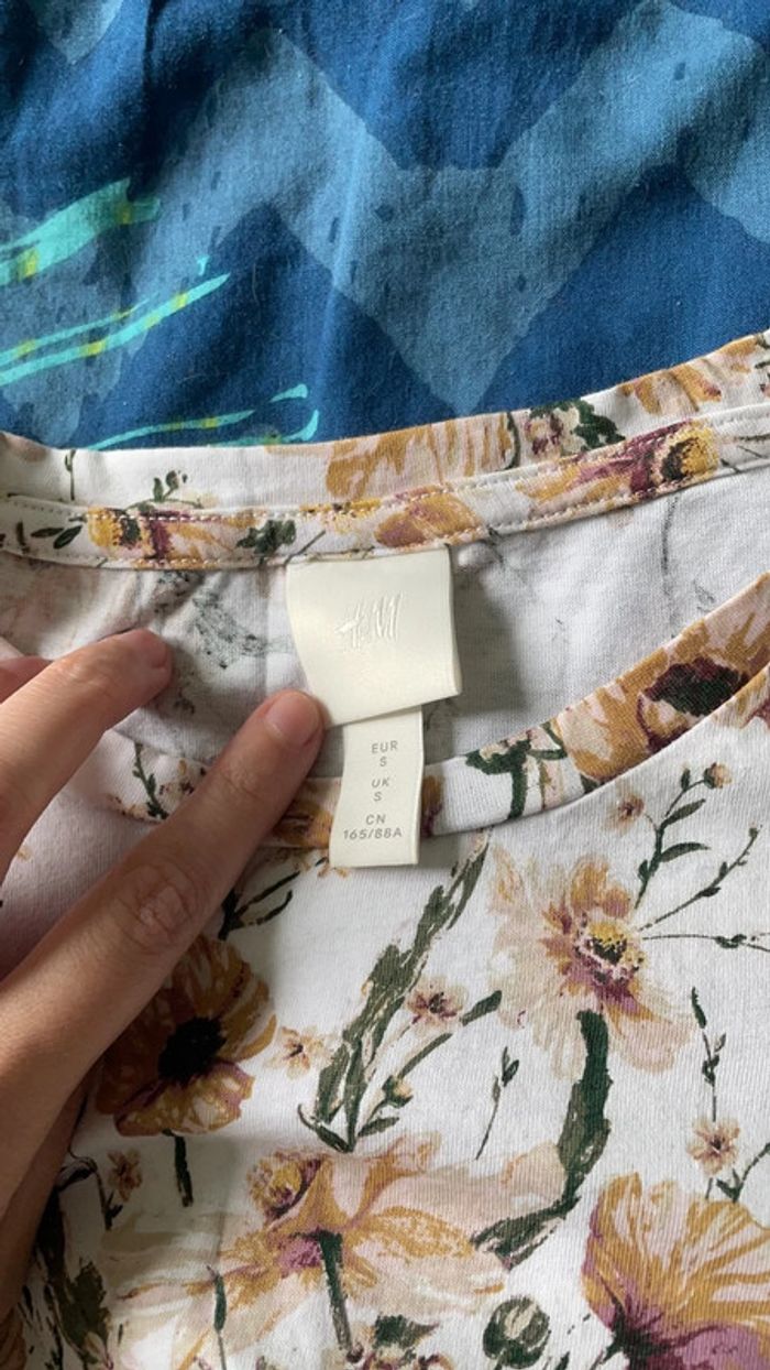 T shirt à motif floral - photo numéro 2