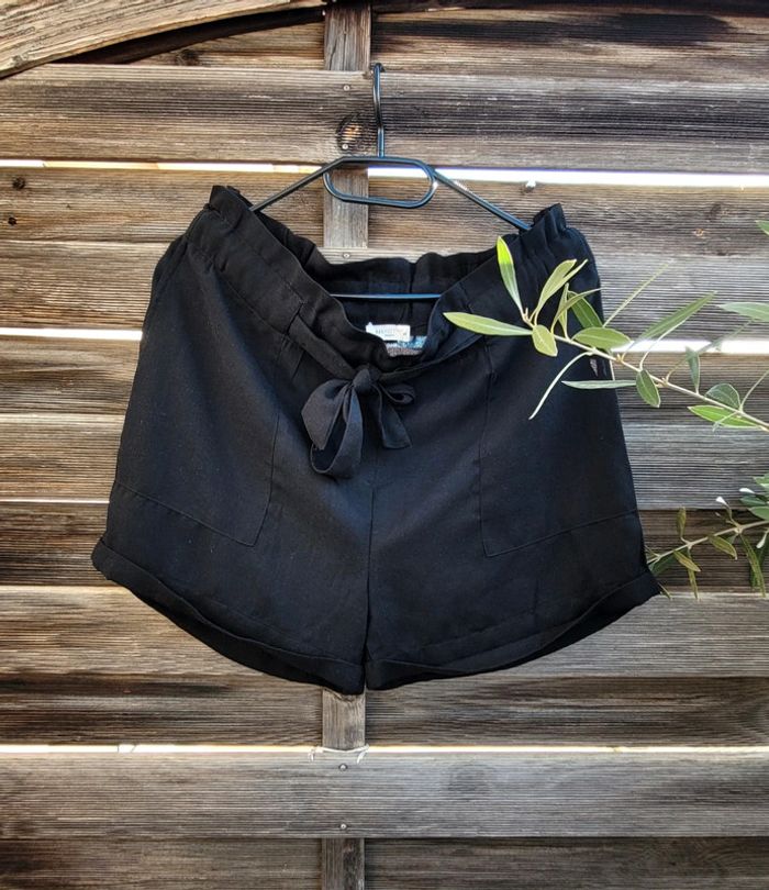 Très joli Short taille haute à nouer noir Arkitect taille 40