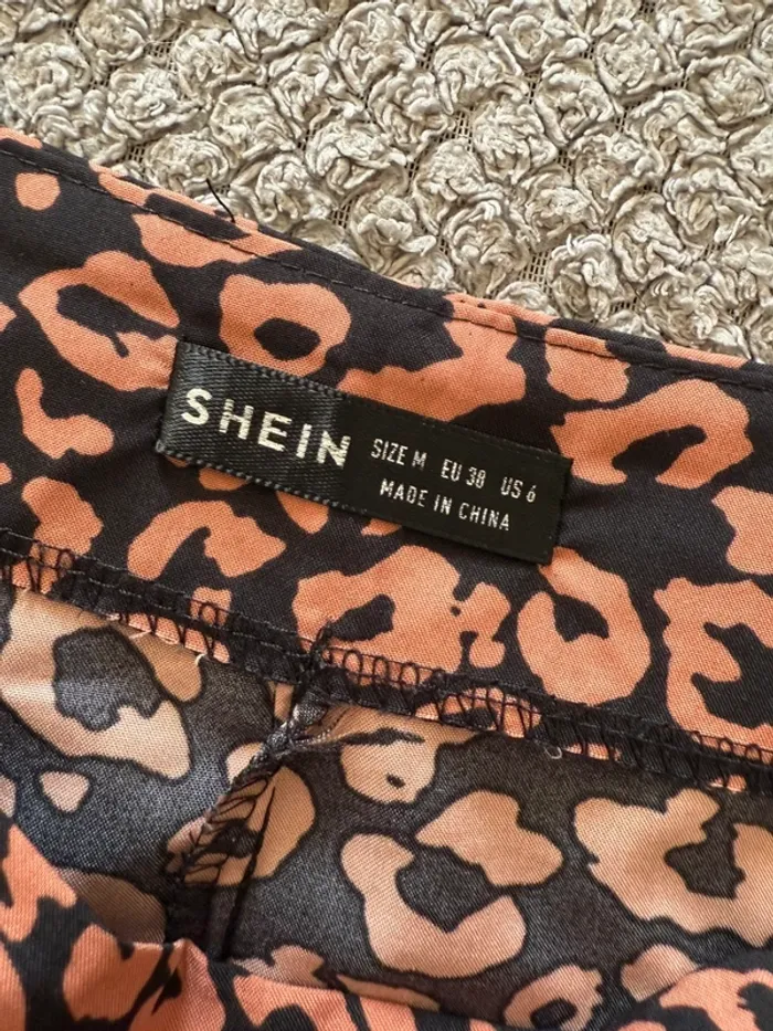 Jupe longue ouvert sur le coter taille haute motif léopard orange et noir (38) - photo numéro 4