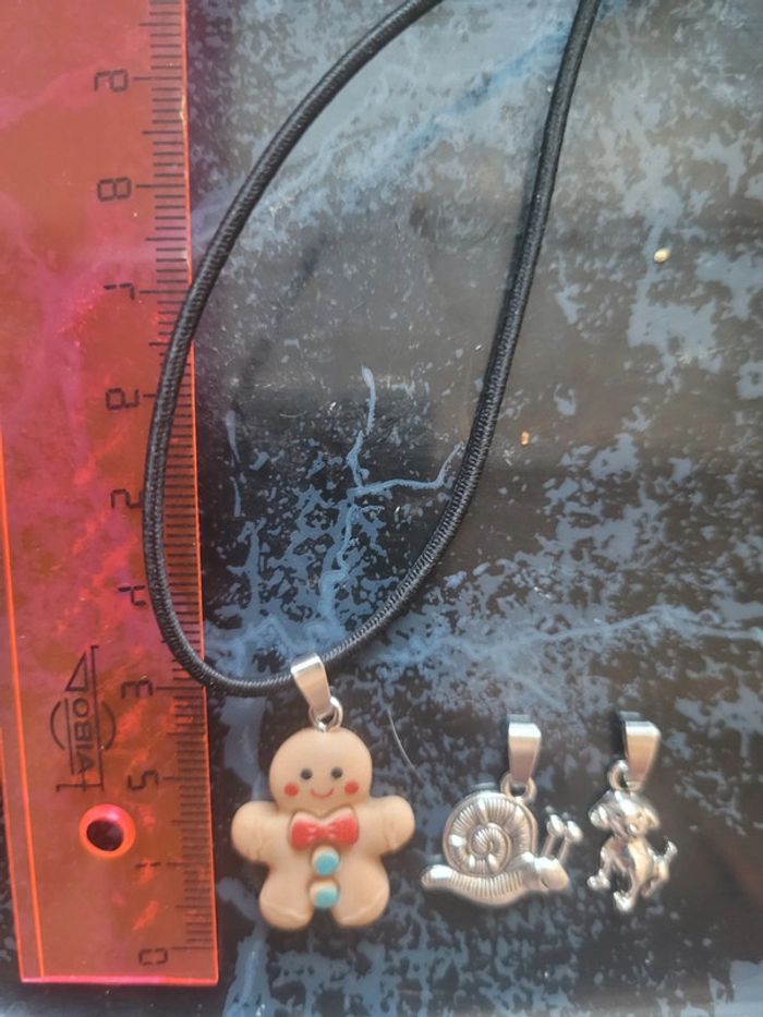 Pendentif acier inoxydable sur cordon noir élastiqué - photo numéro 2