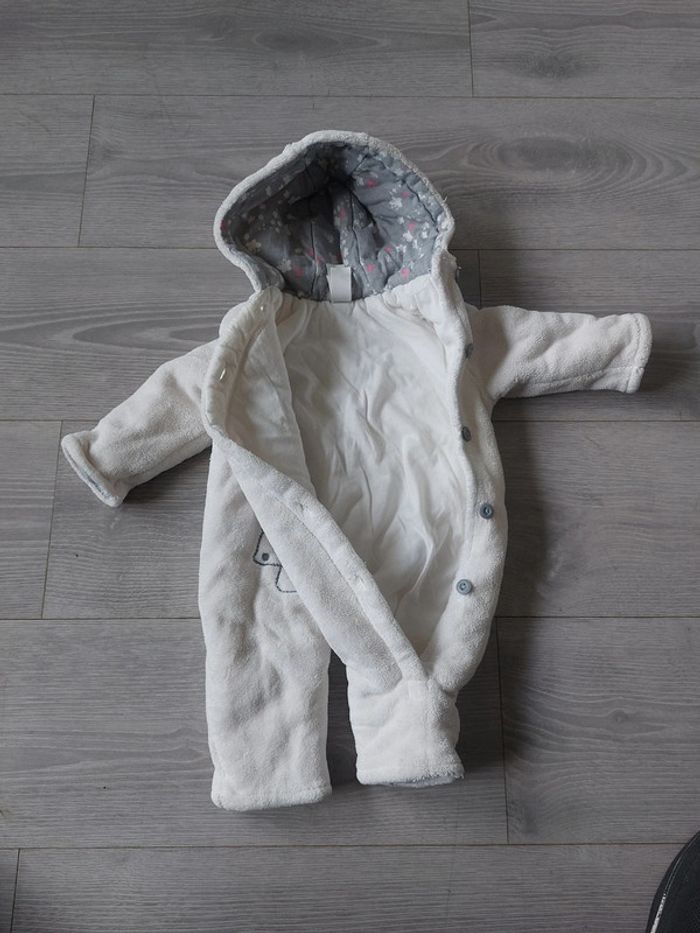Combinaison C&A taille 3 mois - photo numéro 2