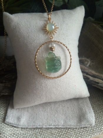 Collier tortue en pierres semi précieuses