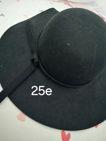 Chapeau  noir a haut bord