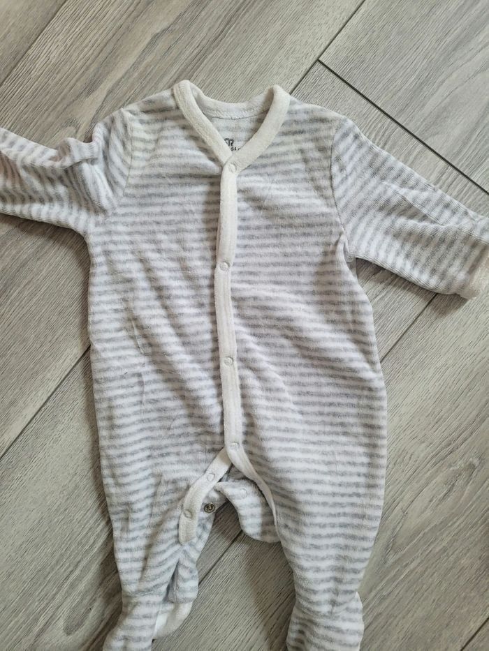 Lot de 4 pyjamas taille 1/3 mois - photo numéro 3