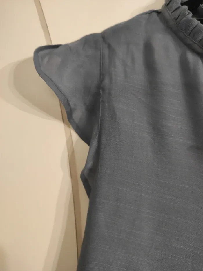 Haut tee-shirt bleu clair Terranova taille S - photo numéro 2