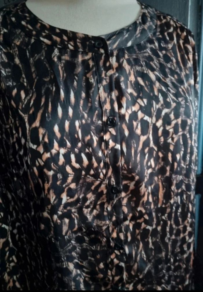 Chemise légère motifs léopard taille 48-50 - photo numéro 3