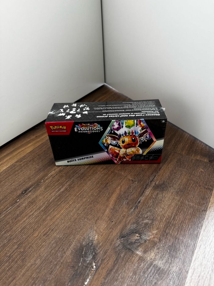 Boîte surprise Pokémon Évolution Prismatique EV8.5