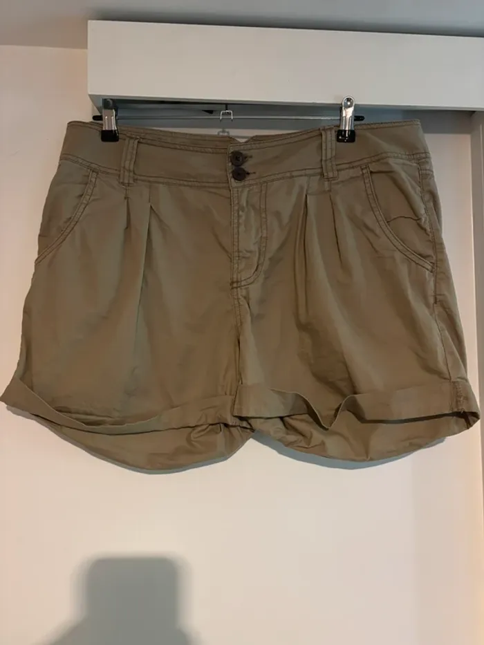 Short beige H&M L.O.G.G. en coton - Taille 44