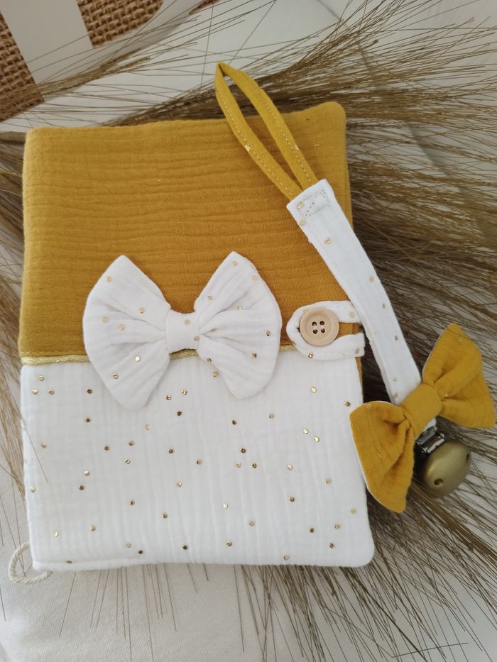 Protège carnet de santé+ attache tétine 30€ - photo numéro 2