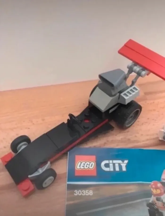 lego City Dragster et son pilote complet avec notice de montage - photo numéro 3
