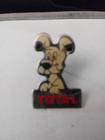 Faby27800 Pin's Total avec Idéfix