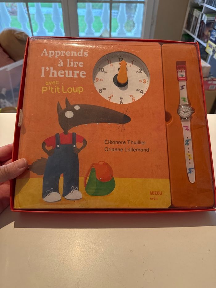 Apprendre à lire l’heure avec petit loup et sa montre