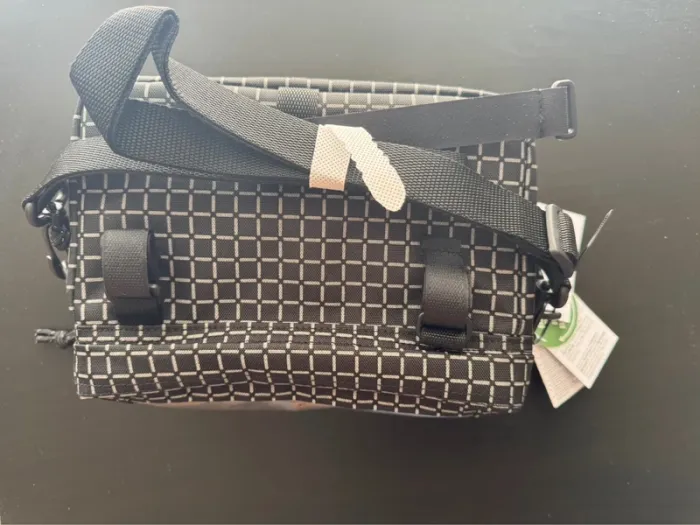 Eastpak Aman Bike Sacoche Vélo Avec Bandoulière Bâche Armée - photo numéro 4