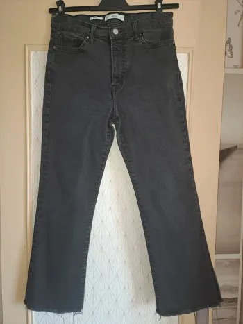 Jean femme droit légèrement évasé noir délavé Mango tbe peu porté 42