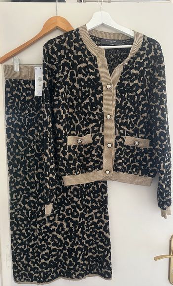 Ensemble pull avec jupe léopard primark