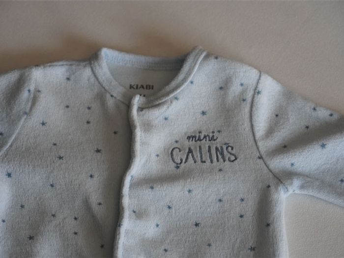 Lot kiabi 0m 48-51 cm : 3 Pyjamas velours fantaisies + 2 Bodies ML - photo numéro 3