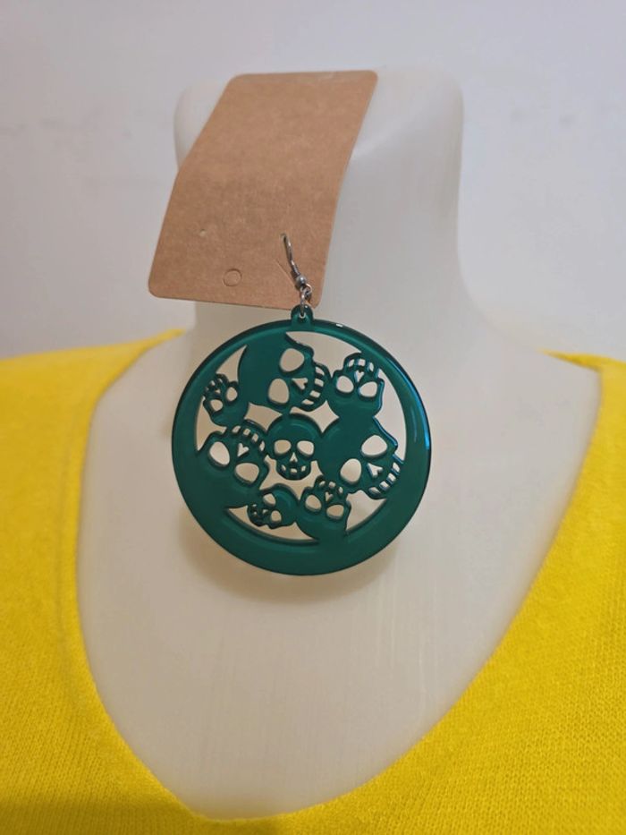 Magnifique paire de boucles d'oreilles neuf