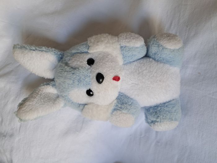 Peluche lapin bleu et blanc grelot marque nounours Hauteur 27 cm ancien vintage