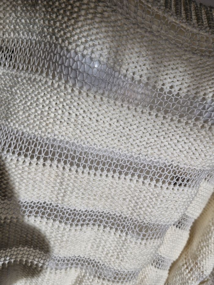 Magnifique pull court déco jeu de transparence - photo numéro 3