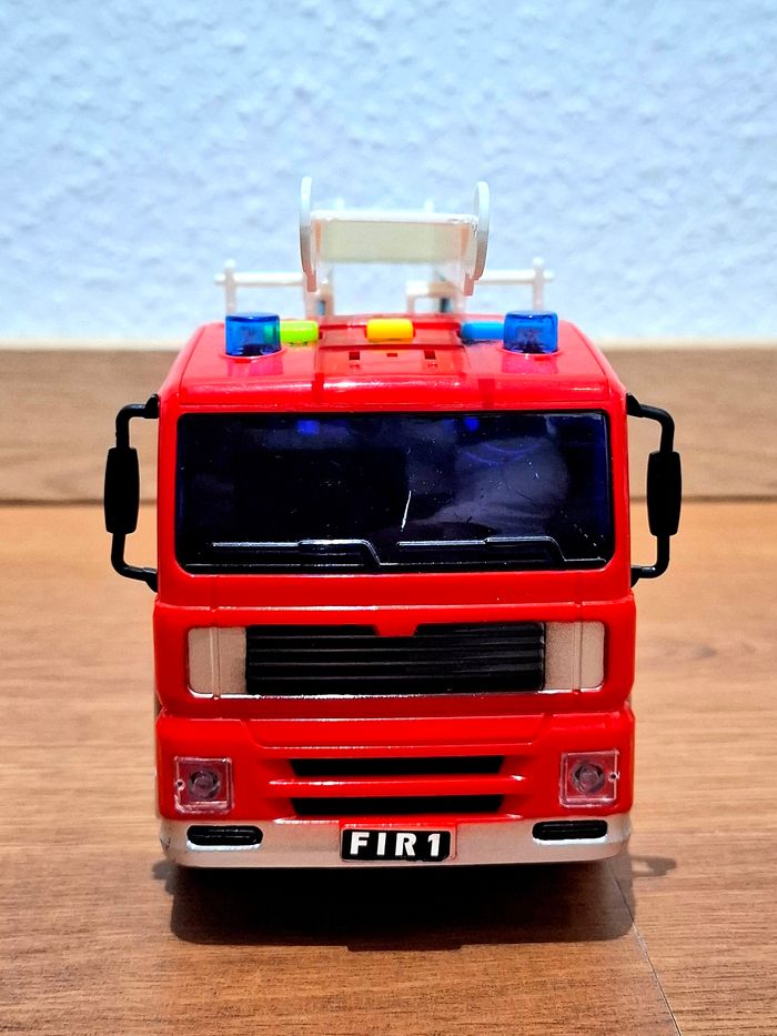 Camion de pompier Super Wheelz sons & lumières - photo numéro 3