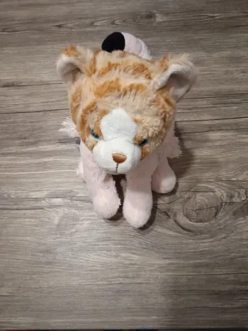 Peluche chat assis - hauteur 23 cm